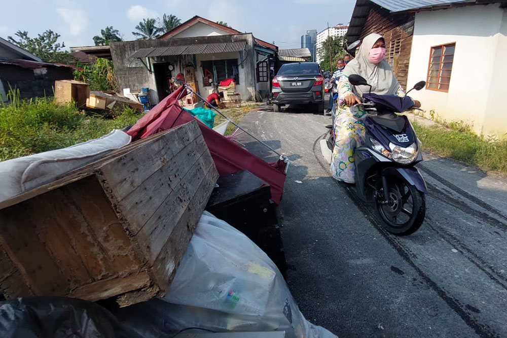 [FOTO] Pasca banjir di Kampung Padang Jawa